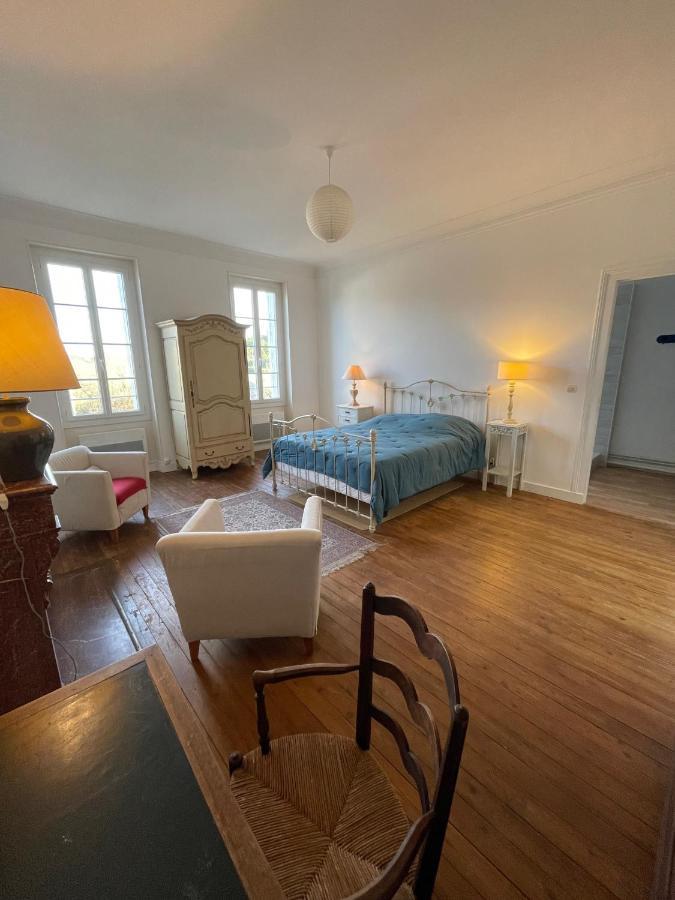 La Maison Du Port Mortagne-sur-Gironde Екстериор снимка